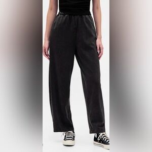 NWOT Gap Heavyweight Barrel Pants